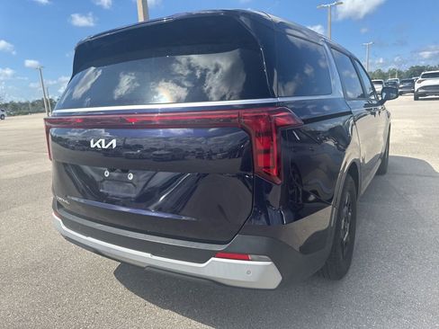 Used 2025 Kia Carnival FWD image 6