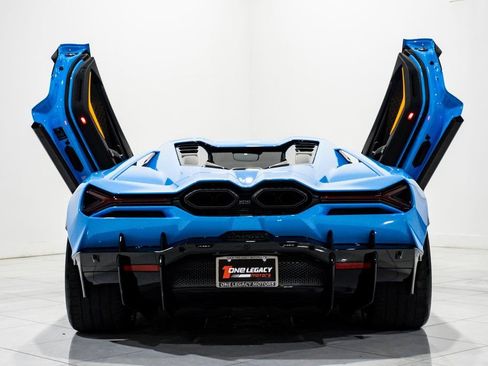 Used 2024 Lamborghini Revuelto image 11