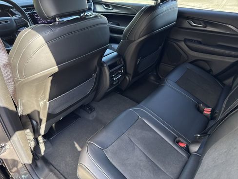 New 2025 Jeep Grand Cherokee Altitude AWD/4WD image 33