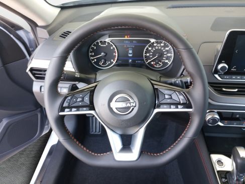 New 2025 Nissan Altima 2.5 SR image 10