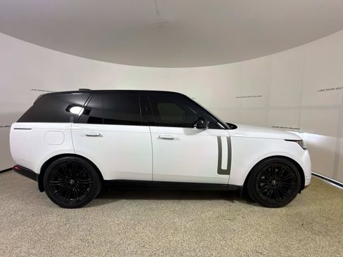 Used 2025 Land Rover Range Rover SE AWD/4WD image 6