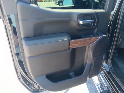 Used 2021 Chevrolet Silverado 1500 High Country w/ Technology Package AWD/4WD image 18