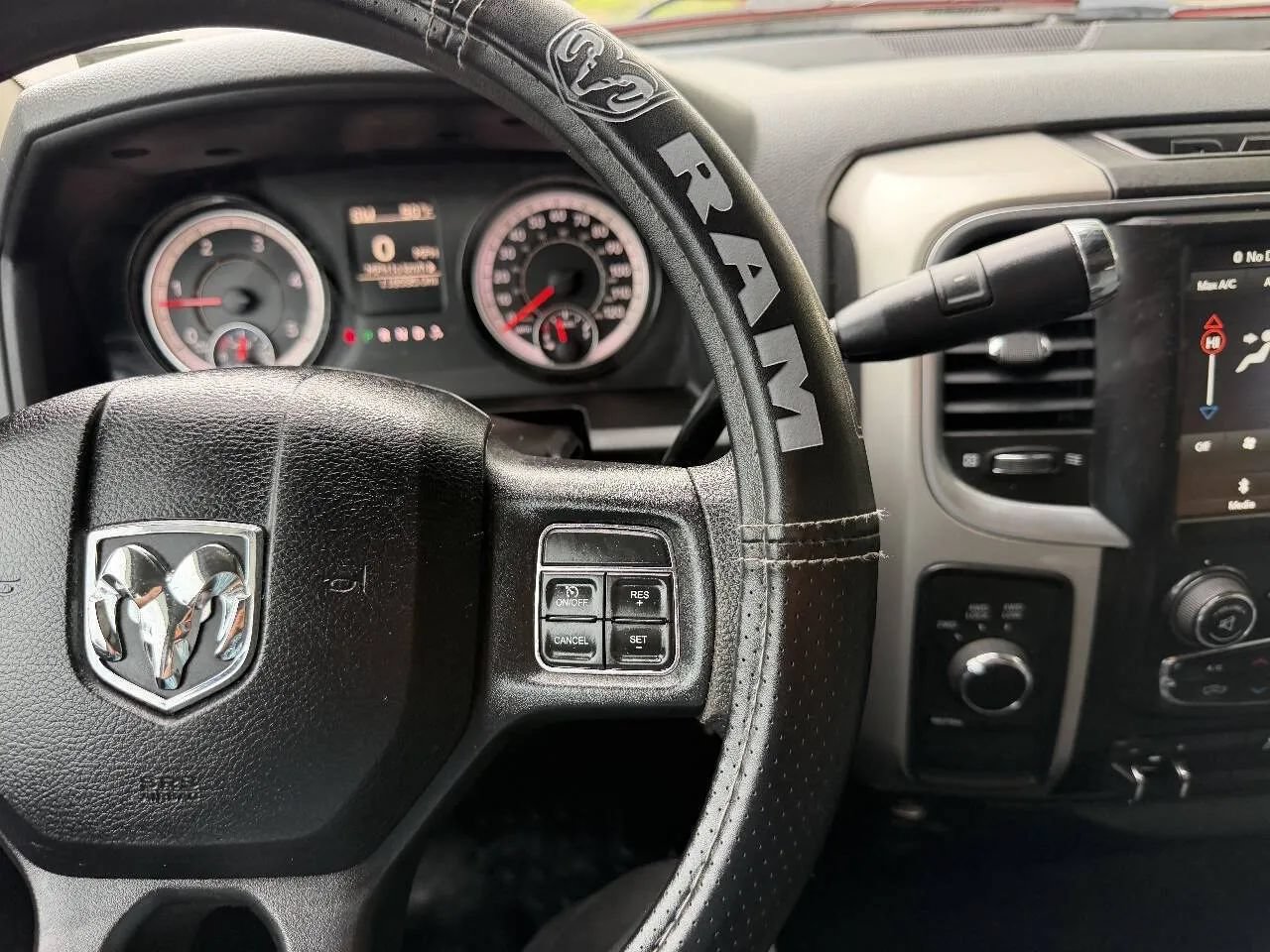 Used 2018 RAM 2500 SLT AWD/4WD image 24
