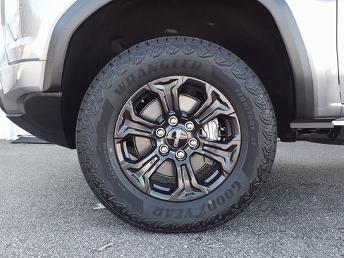 New 2025 GMC Canyon Elevation w/ Convenience Package image 40