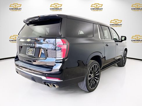 Used 2025 Chevrolet Suburban High Country AWD/4WD image 8