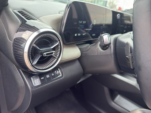 Used 2025 Chevrolet Equinox LT w/ Convenience Package II image 14