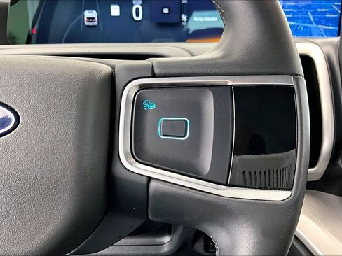 Certified 2025 Ford Expedition Active AWD/4WD image 19