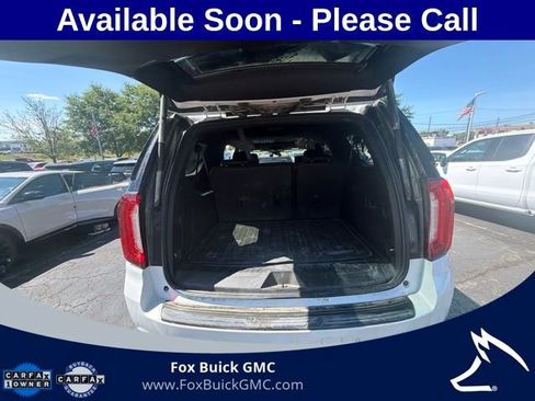Used 2023 GMC Yukon XL SLT w/ SLT Premium Package AWD/4WD image 5