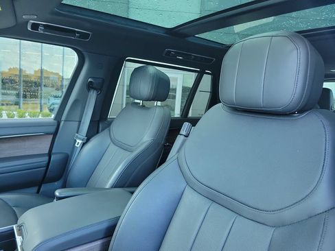Certified 2025 Land Rover Range Rover Long Wheelbase SE AWD/4WD image 27