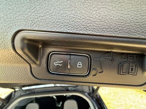 Used 2021 Ford Explorer XLT w/ Equipment Group 202A image 17