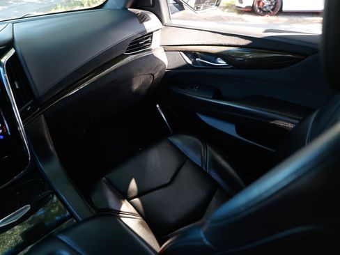 Used 2017 Cadillac Escalade ESV Platinum image 25