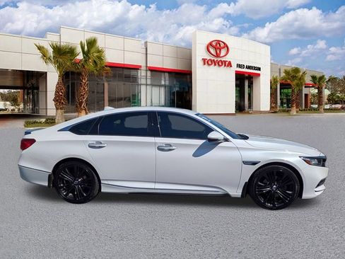 Used 2019 Honda Accord Touring image 3