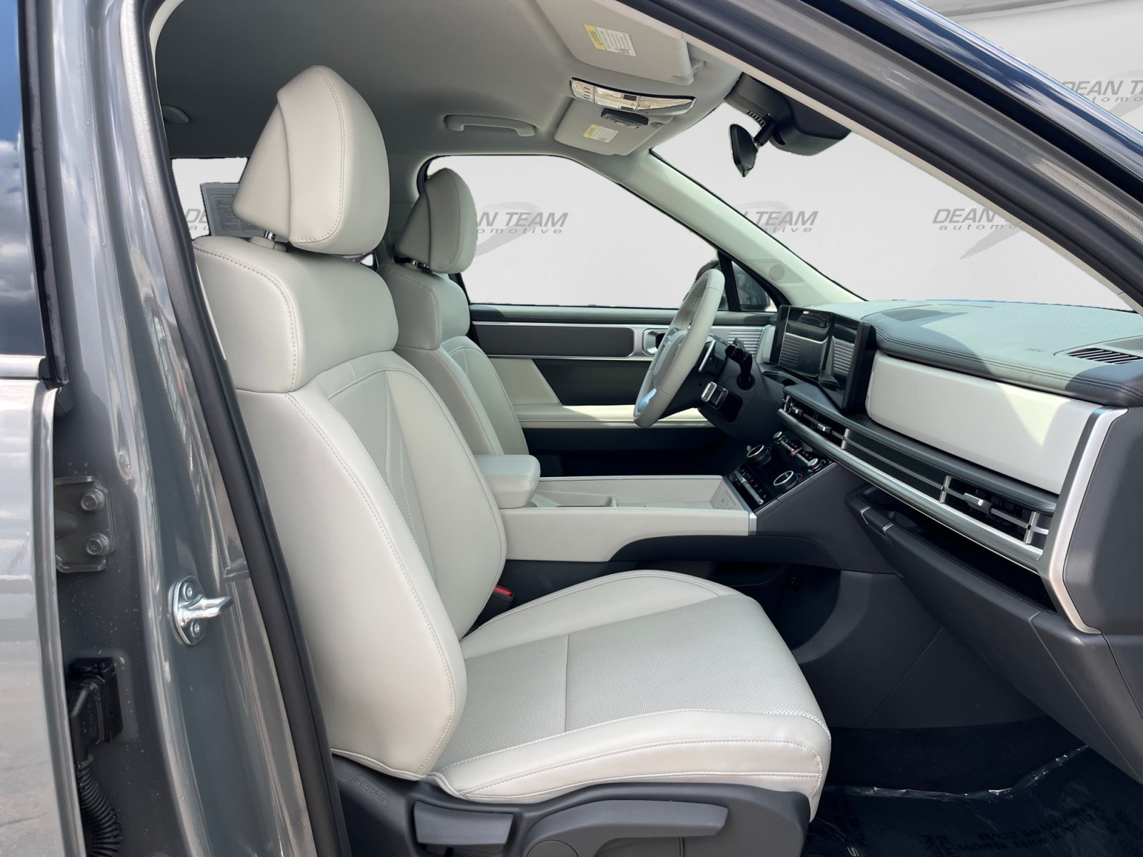 Used 2025 Hyundai Santa Fe SEL AWD/4WD image 17