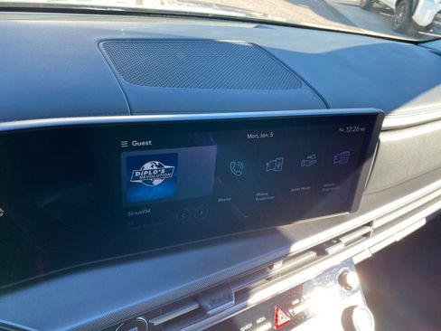 Used 2025 Hyundai Santa Fe SEL FWD image 24