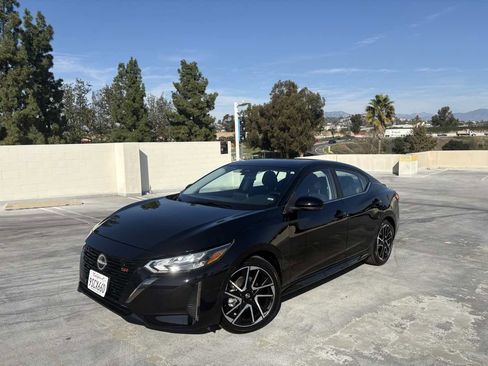 Used 2025 Nissan Sentra SR image 3