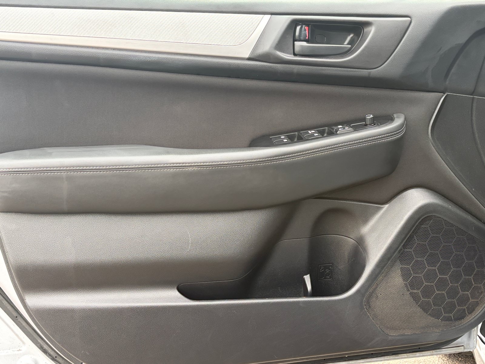 Used 2015 Subaru Legacy 2.5i AWD/4WD image 11