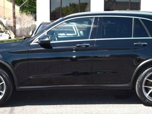 Used 2021 Mercedes-Benz GLC 300 4MATIC w/ AMG Line image 7