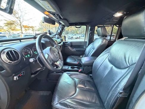 Used 2018 Jeep Wrangler Unlimited Sahara image 16
