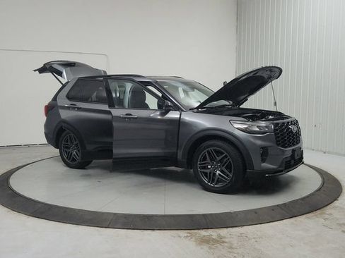 Used 2025 Ford Explorer ST-Line w/ Premium Package RWD image 9