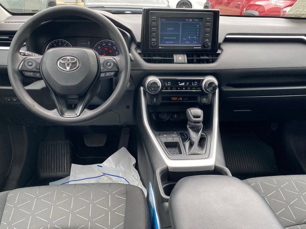 Used 2021 Toyota RAV4 XLE FWD image 9