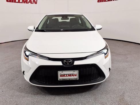 Used 2021 Toyota Corolla LE FWD image 2