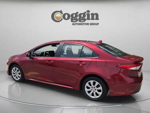 Used 2025 Toyota Corolla LE FWD image 3