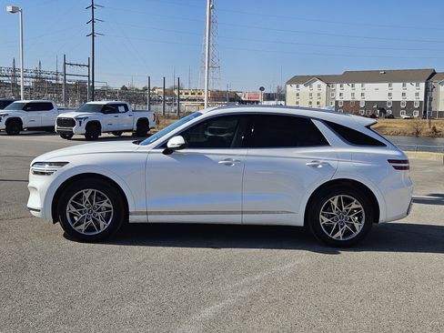 Used 2025 Genesis GV70 2.5T w/ Select Package image 3