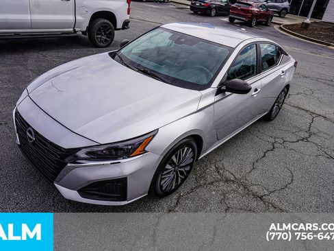 Used 2024 Nissan Altima 2.5 SV FWD image 19