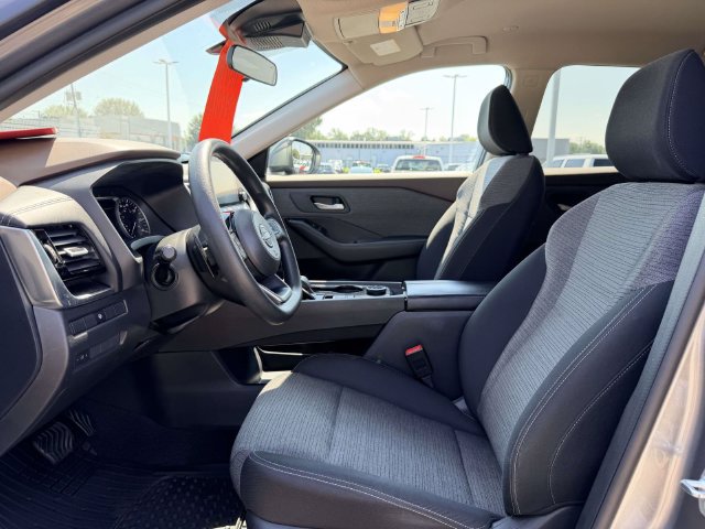 Used 2023 Nissan Rogue SV AWD/4WD image 16