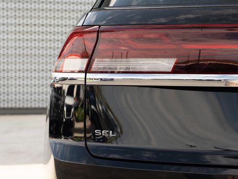 Used 2024 Volkswagen Atlas Cross Sport SEL R-Line AWD/4WD image 30