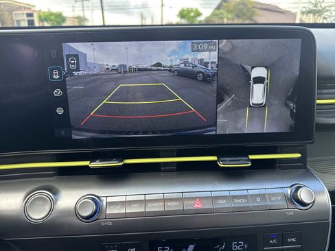 Used 2024 Hyundai Kona Limited image 7