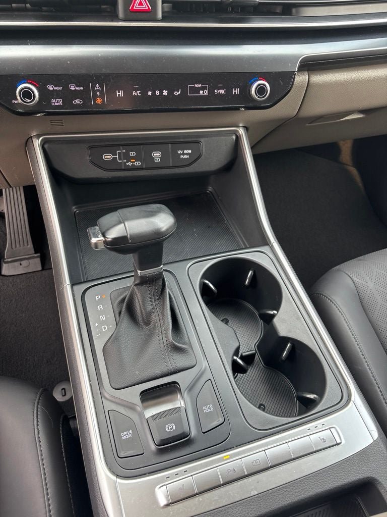 Used 2025 Kia Carnival FWD image 19