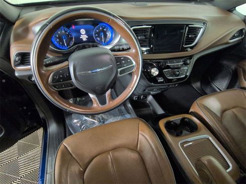 Used 2020 Chrysler Pacifica Limited image 10