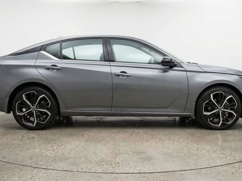 Used 2025 Nissan Altima 2.5 SR image 11