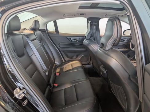 Used 2022 Volvo S60 B5 Inscription image 29