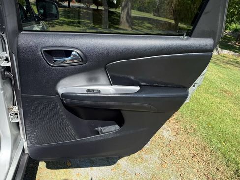 Used 2012 Dodge Journey SXT w/ Flexible Seating Group FWD image 33