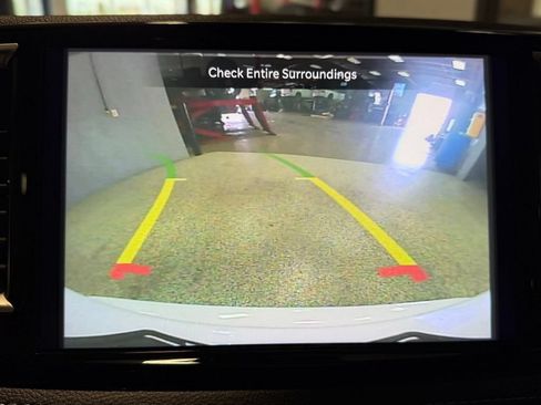 Used 2024 Chrysler Pacifica Touring-L AWD/4WD image 15
