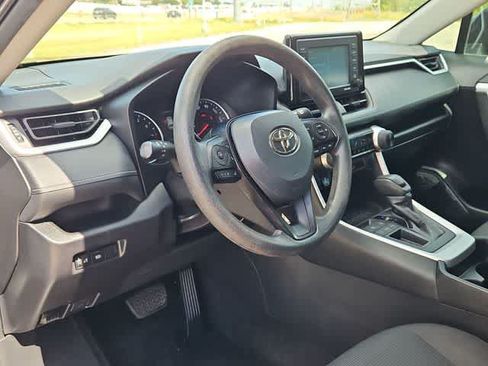 Used 2021 Toyota RAV4 LE FWD image 10
