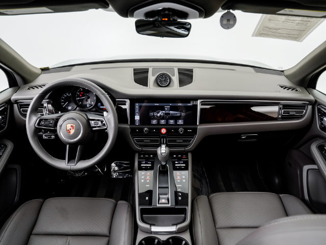 Certified 2026 Porsche Macan AWD/4WD image 20