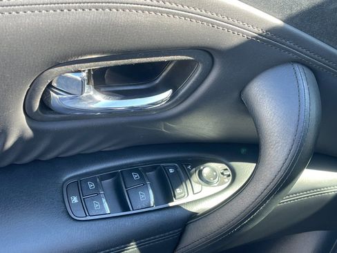 Used 2024 Nissan Armada SV image 13