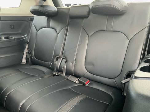 Used 2025 Honda Pilot EX-L image 16