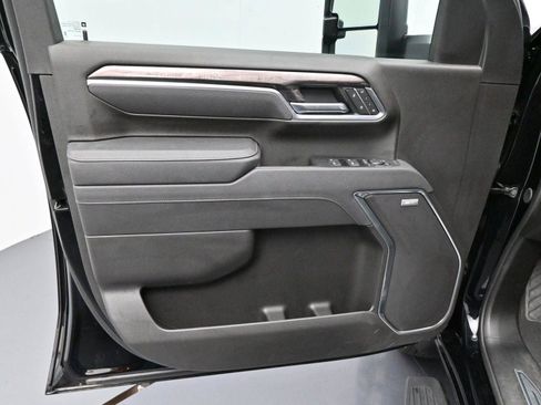 Used 2025 Chevrolet Silverado 3500 LTZ w/ LTZ Plus Package image 9