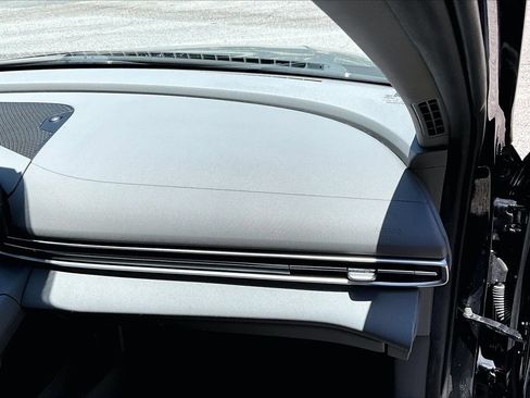 Used 2022 Hyundai Elantra SEL FWD image 22