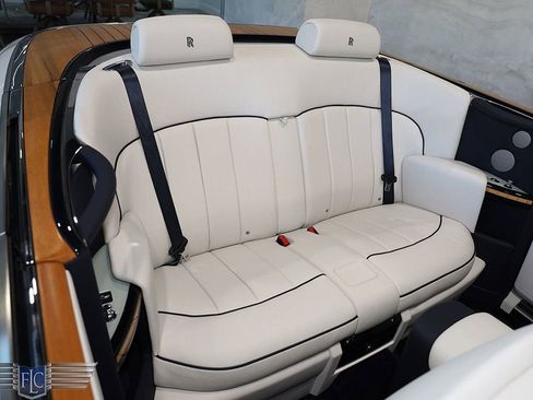 Used 2017 Rolls-Royce Phantom Drophead Coupe image 26