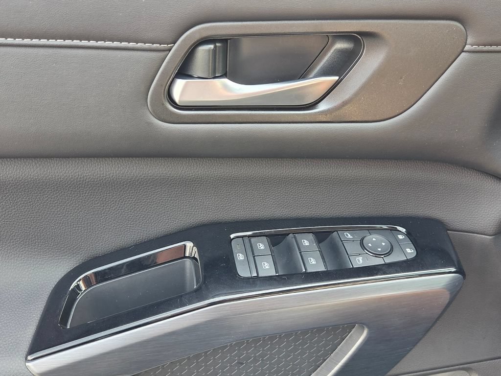 New 2026 Nissan Pathfinder SL w/ Cargo Package FWD image 29