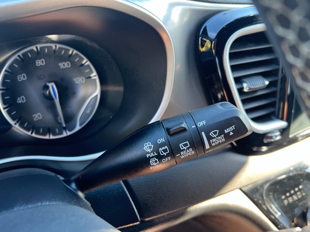 Used 2025 Chrysler Pacifica Select FWD image 42