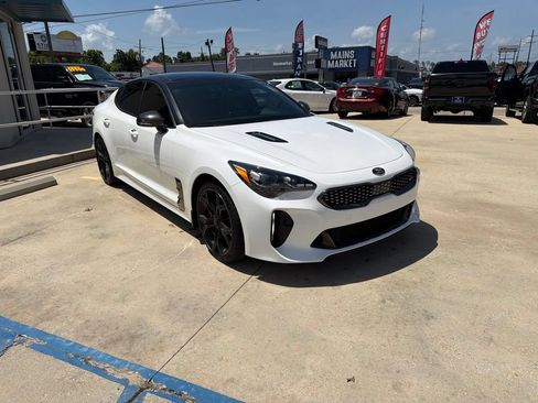 Used 2020 Kia Stinger GT1 RWD image 3