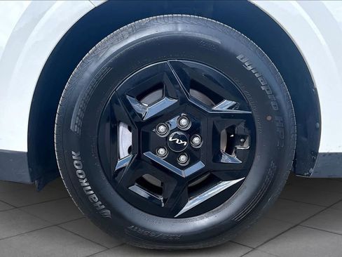 Used 2025 Kia Carnival image 10