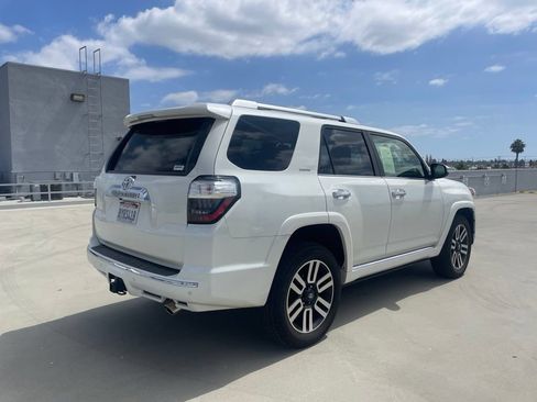 Used 2022 Toyota 4Runner Limited AWD/4WD image 2