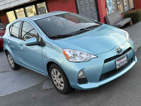 Used 2014 Toyota Prius C Two image 2
